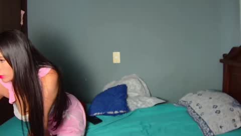 Snapshot of cuteantonella18 chatting on October 28, 7:15 pm   Tip us  ask our names online show from October 28, 7:15 pm