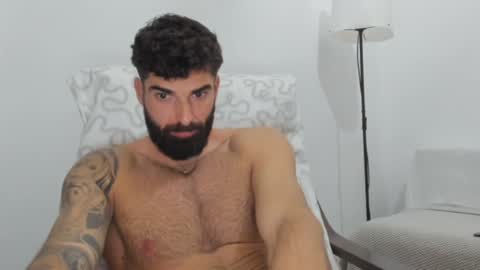 Snapshot of cuteeboy chatting on February 6, 8:13 pm cuteeboy online show from February 6, 8:13 pm