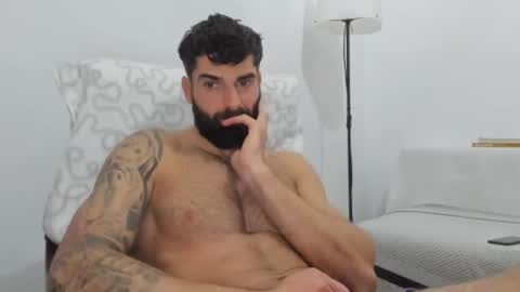 Snapshot of cuteeboy chatting on February 9, 11:15 pm cuteeboy online show from February 9, 11:15 pm