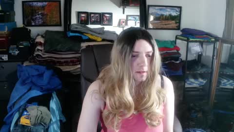 cuteguy4u87 online show from December 3, 5:59 am