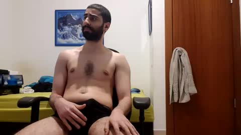 cuteguy52 online show from April 6, 9:38 pm