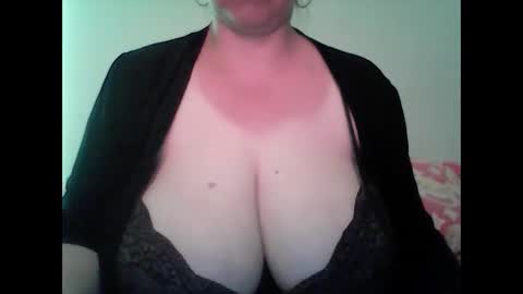 Snapshot of cutejessytom chatting on February 23, 2:35 pm Jessy online show from February 23, 2:35 pm