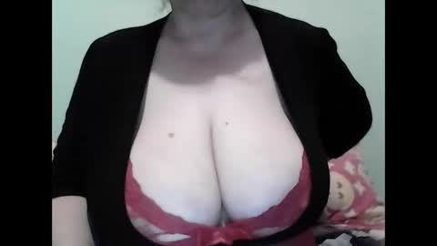 Snapshot of cutejessytom chatting on January 19, 9:33 am Jessy online show from January 19, 9:33 am