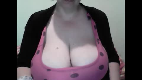 Snapshot of cutejessytom chatting on January 6, 6:58 am Jessy online show from January 6, 6:58 am