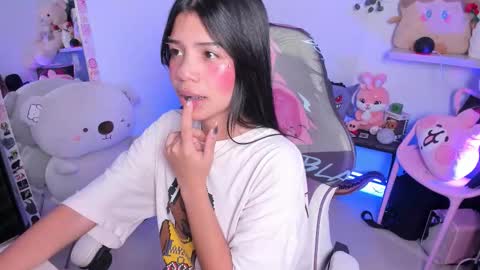  - independent model online show from October 30, 1:28 am