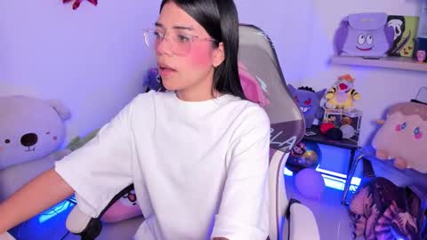  - independent model online show from October 18, 1:10 am