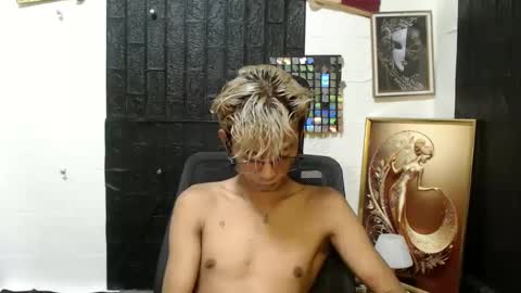 Snapshot of cutie_mico chatting on March 12, 9:02 am cutie_mico online show from March 12, 9:02 am