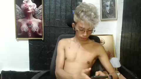 Snapshot of cutie_mico chatting on February 18, 8:59 am cutie_mico online show from February 18, 8:59 am