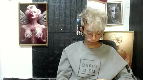 Snapshot of cutie_mico chatting on March 4, 9:51 am cutie_mico online show from March 4, 9:51 am