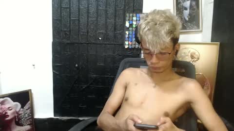 Snapshot of cutie_mico chatting on March 6, 6:30 am cutie_mico online show from March 6, 6:30 am