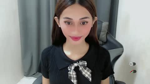 Snapshot of cutie_mitcha chatting on February 15, 9:27 am cutie_mitcha online show from February 15, 9:27 am