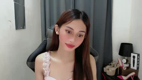 Snapshot of cutie_mitcha chatting on March 12, 1:03 am cutie_mitcha online show from March 12, 1:03 am