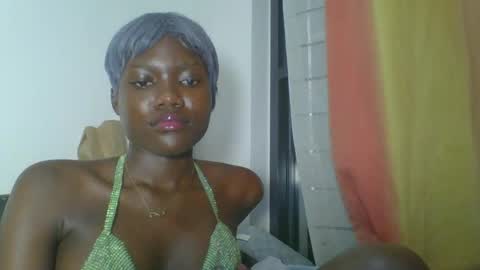 cutsy_fly online show from April 18, 12:56 am