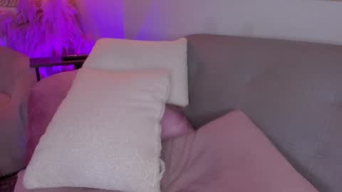 Hannah online show from February 8, 3:30 am