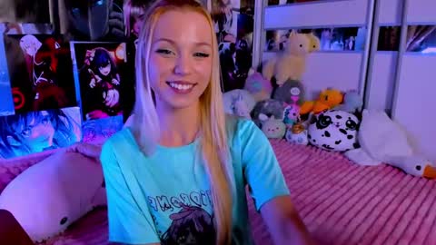 Snapshot of cuttie_ponyy chatting on December 19, 12:56 am Nora online show from December 19, 12:56 am