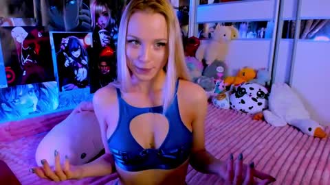 Snapshot of cuttie_ponyy chatting on January 17, 12:31 am Nora online show from January 17, 12:31 am