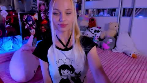 Nora online show from October 22, 8:32 pm