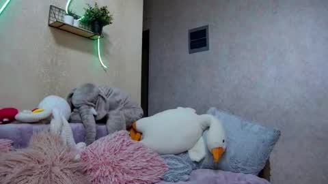 cuttiebunny online show from November 28, 4:42 am