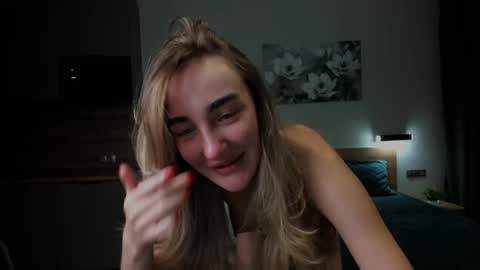 Snapshot of cuttiechloe chatting on December 29, 1:02 am CuttieChloe online show from December 29, 1:02 am