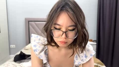 Akemi online show from March 27, 8:09 am