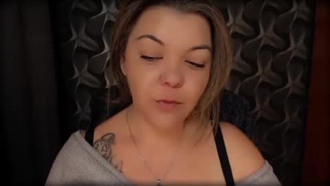 Snapshot of cyberdomme chatting on December 19, 12:34 am Full time mean bitch. online show from December 19, 12:34 am