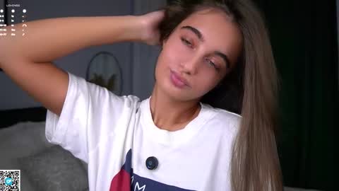 Isabella online show from November 8, 1:30 am