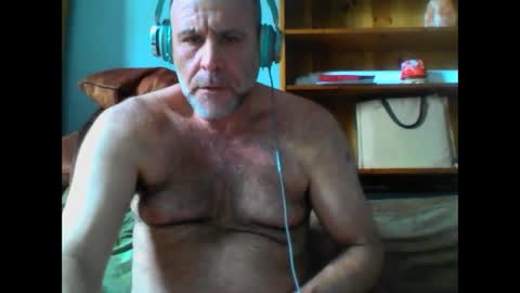 dadbodlondon online show from April 14, 3:04 pm