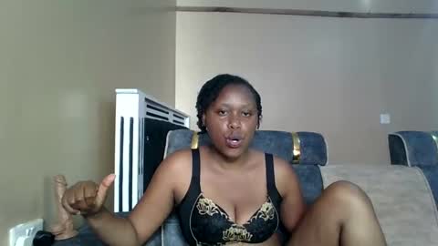 Snapshot of daddies_honey chatting on February 19, 1:50 pm Angel online show from February 19, 1:50 pm