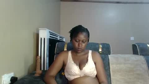 Snapshot of daddies_honey chatting on February 18, 11:33 am Angel online show from February 18, 11:33 am