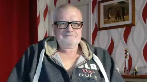 Brian ... online show from December 5, 9:22 pm