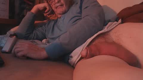 Snapshot of daddiesmonstercock chatting on February 9, 6:47 pm daddiesmonstercock online show from February 9, 6:47 pm