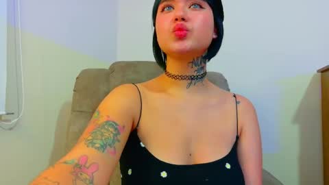 Snapshot of daddys_little_secrett chatting on September 17, 1:53 am Valen online show from September 17, 1:53 am