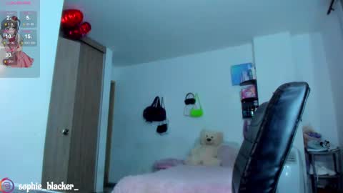 Snapshot of daddysweeeetbody chatting on March 6, 2:09 am Sophie online show from March 6, 2:09 am
