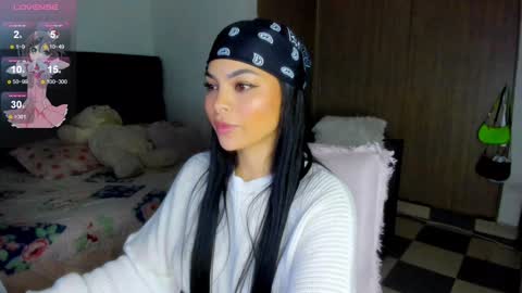 Snapshot of daddysweeeetbody chatting on January 3, 11:23 pm Sophie online show from January 3, 11:23 pm