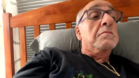 Snapshot of daddyweis chatting on September 16, 2:24 am daddyweis online show from September 16, 2:24 am