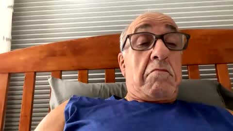 Snapshot of daddyweis chatting on September 19, 3:21 am daddyweis online show from September 19, 3:21 am