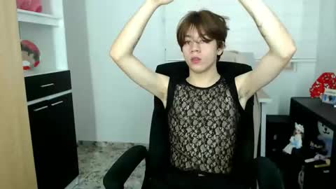 dae_lune online show from February 1, 8:39 pm