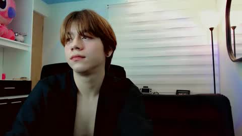 dae_lune online show from March 19, 5:13 am