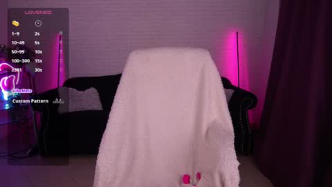 daenerys_daen online show from February 4, 8:24 am