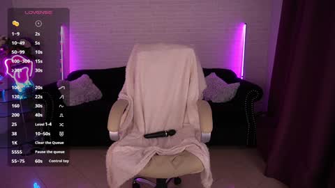 daenerys_daen online show from February 8, 6:55 pm