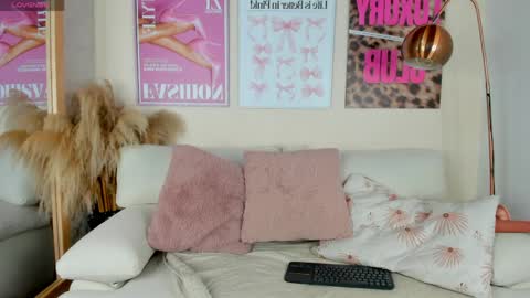 dafne_hillss online show from May 8, 11:49 am
