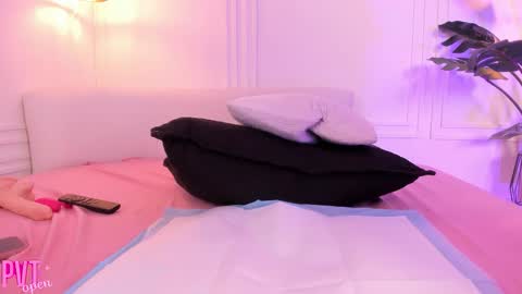 dafne_hillss online show from March 5, 1:31 pm