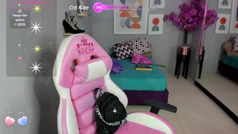 dafne huges online show from February 7, 7:49 pm
