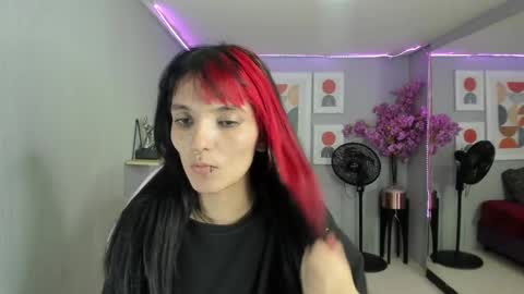 dafne huges online show from February 10, 10:30 pm