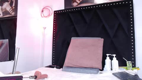 Snapshot of dafne_quenn chatting on February 15, 4:01 pm dafne_quenn online show from February 15, 4:01 pm