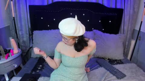 Snapshot of dafnelee chatting on September 12, 11:01 am Dafne online show from September 12, 11:01 am