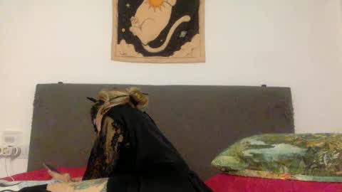 dafnesqueeze online show from December 1, 8:33 pm