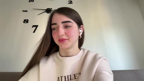 Mia online show from March 25, 2:57 pm