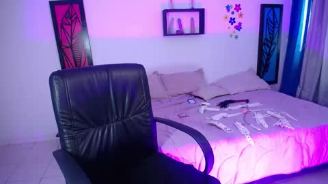 Snapshot of dahiana_sterling chatting on February 18, 12:28 pm Dahiana online show from February 18, 12:28 pm