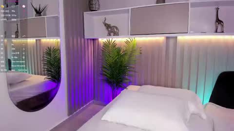 dahianthompson1_ online show from January 16, 10:30 pm